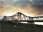 Bóng đá anh, ngoại hạng anh, lịch thi đấu euro 2012, Xây cầu đường sắt vượt sông cạnh cầu Long Biên